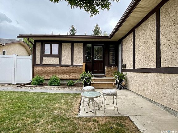 3rd image of 3107 Andreychuk PLACE E
