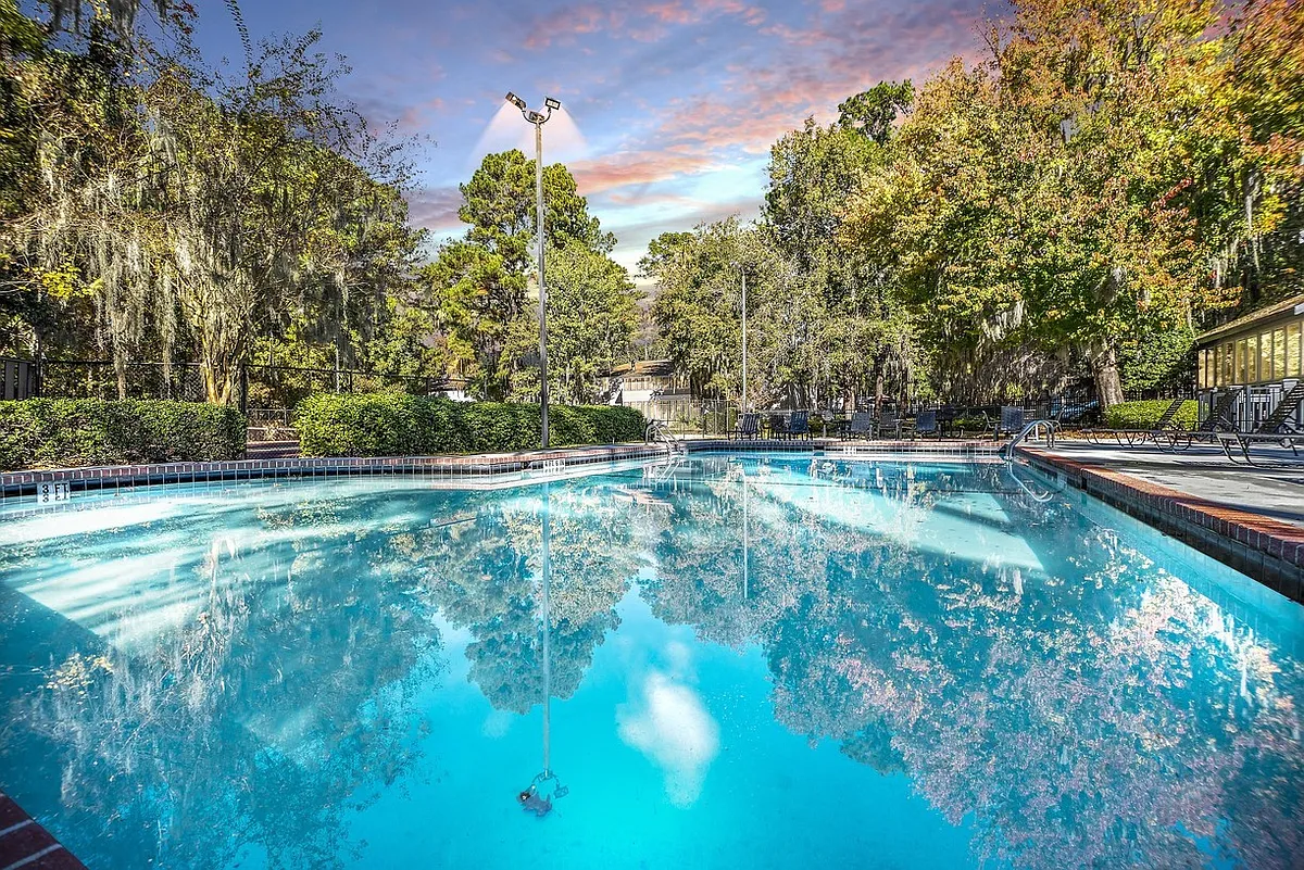 Building Photo - Greentree Apartments