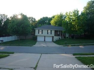 621 NW 36th St Ter, Blue Springs, MO 64015