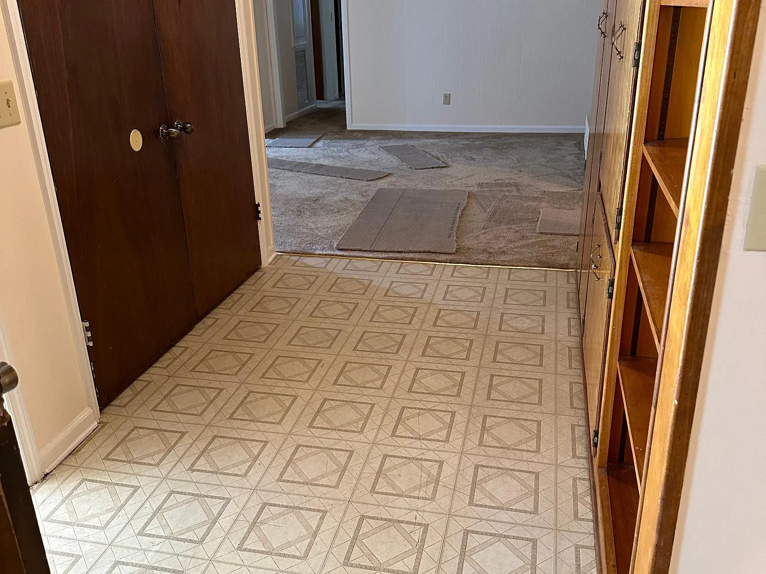 102 Donna Ct — Photo 3