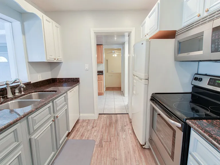 3320 Lila Dr — Photo 3