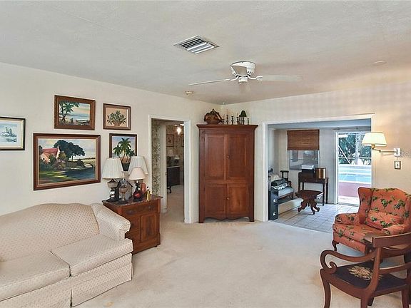 5th image of 305 Park Lane Dr