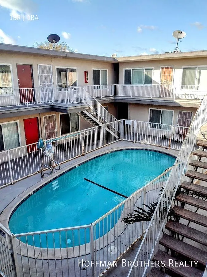 4050 W El Segundo Blvd Hawthorne, CA 90250 — Photo 2