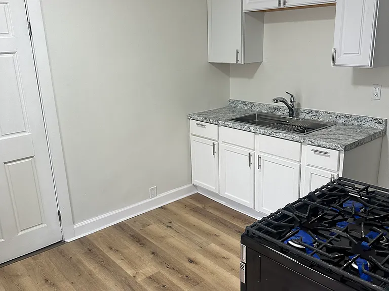 2546 W Medford Ave — Photo 10
