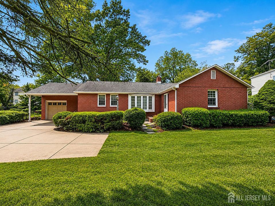1st image of 537 Ryders Ln