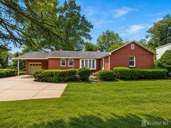 537 Ryders Ln, East Brunswick, NJ 08816