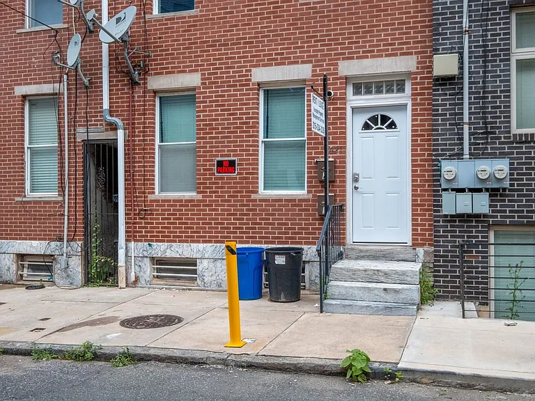 1621 Ogden St — Photo 2