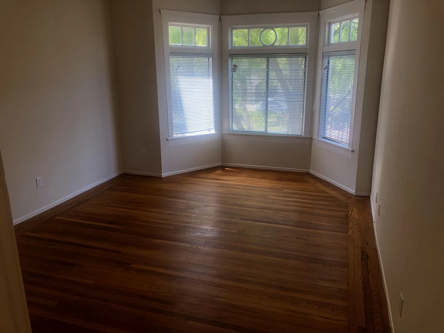 Sweet Studio. Alamo Square. Dishwasher. Microwave. Hardwood. Granite. Stainless. Laundry. — Photo 3