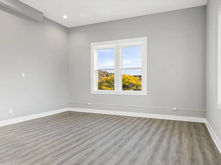 47 Beekman Ave #33 — Photo 6