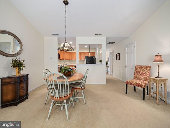 5th image of 96 Titus Ct