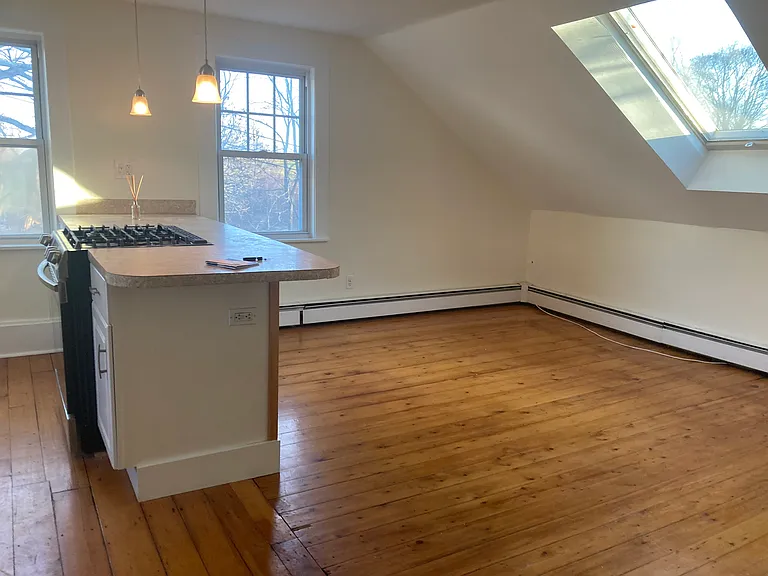 28 1/2 Grove St #3 — Photo 8