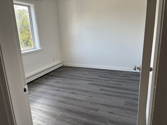 3rd image of 841 Esquimalt Rd #204