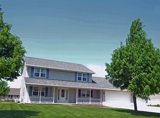 508 Meadow Wind Dr, Green Bay, WI 54311