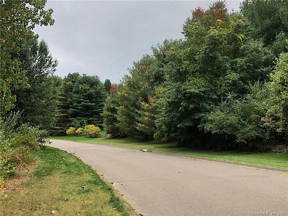 5th image of 69 Brighton Dr