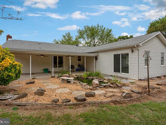 3rd image of 712 Youngs Dr