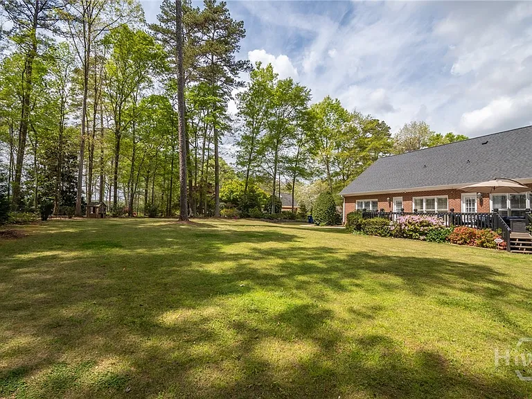 1040 Saint Andrews Dr — Photo 12