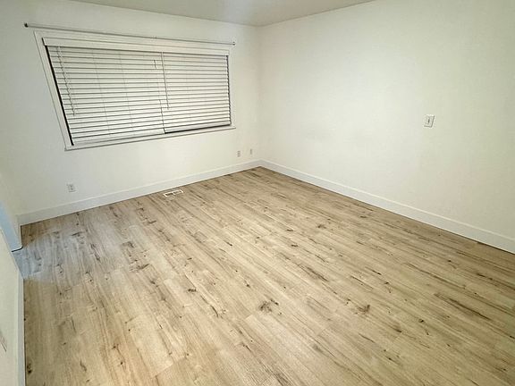 5th image of 1075 NE Country Club Ave #1075