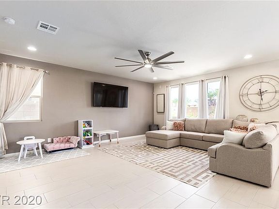 3rd image of 9729 Canyon Landing Ave