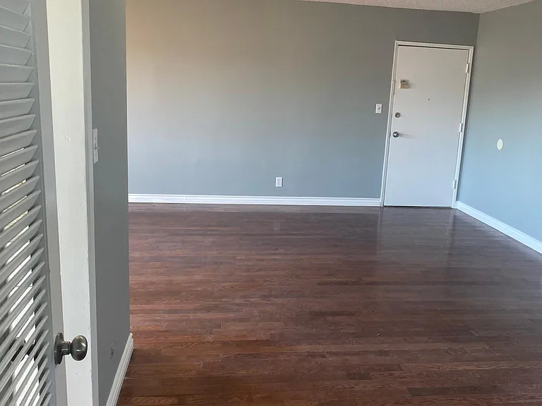 2046 S Sherbourne Dr #6 — Photo 5