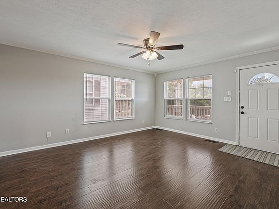 5th image of 505 E Emerald Ave