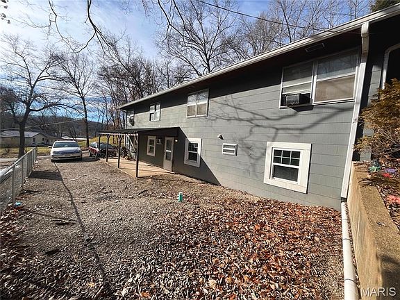 2nd image of 302 N Spring St