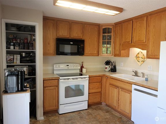 4th image of 3209 W Logan Avenue