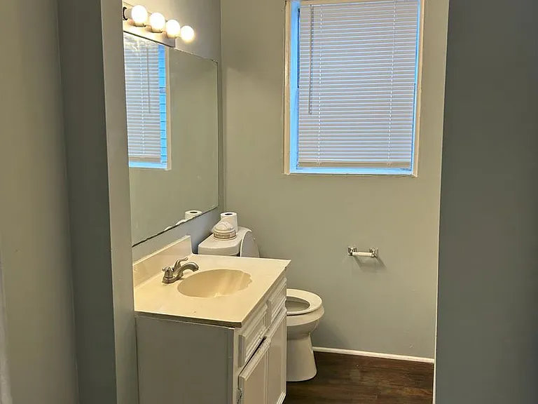 2042 Laurel St — Photo 5