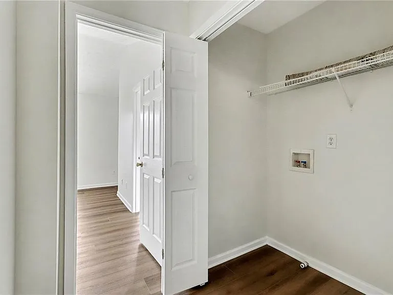 2559 Walden Lake Dr — Photo 12
