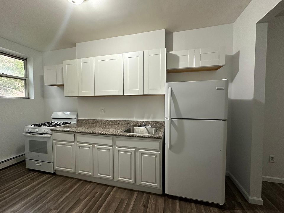 2nd image of 2059 2nd Ave APT 2S