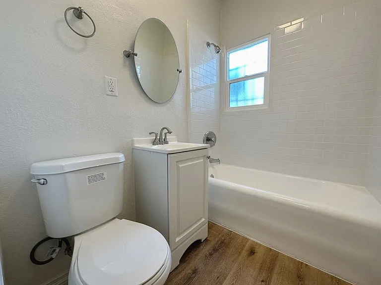 Studios available in East Hollywood, Los Angeles — Photo 15