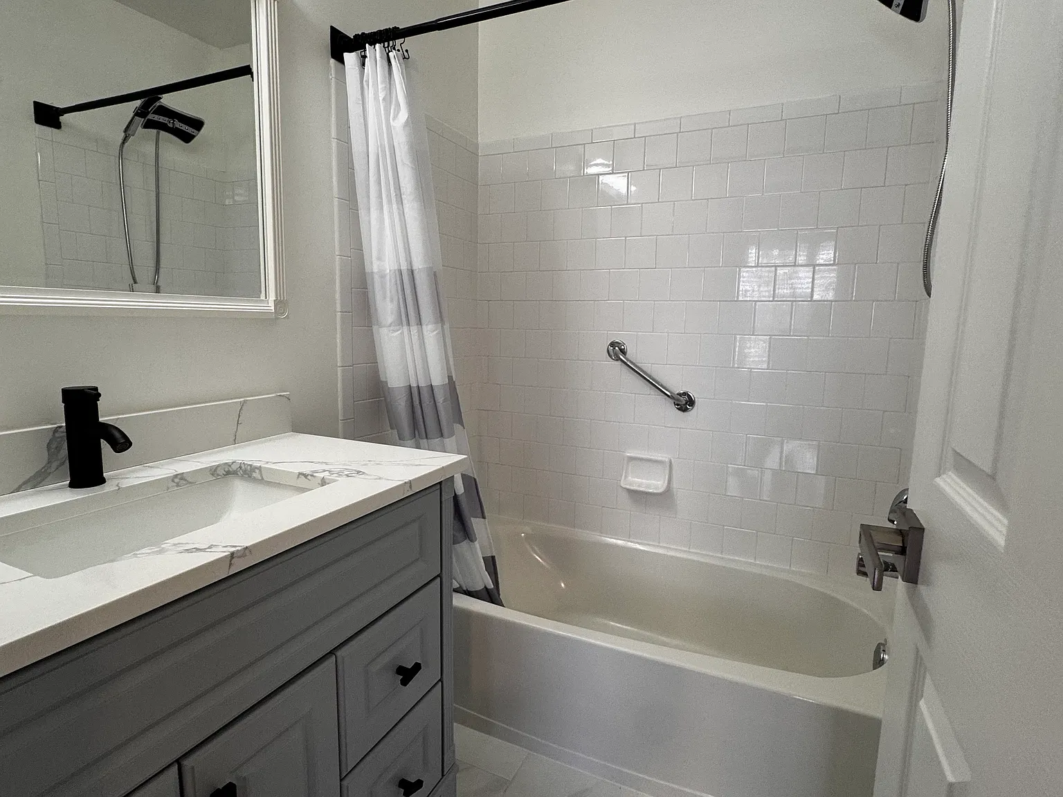 2 bed, 1280 sqft, $2,700 — Photo 2