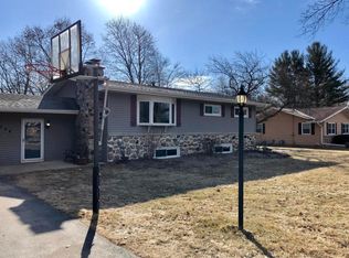 N7794 Winter Ln, Oconomowoc, WI 53066