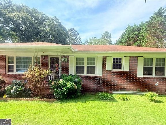 3rd image of 3879 Sharon Dr