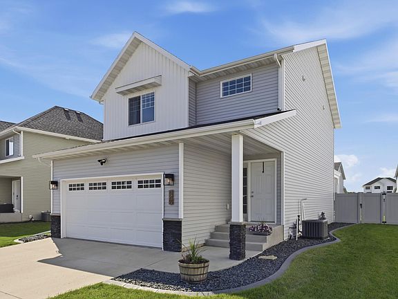 2nd image of 829 Cathy Dr W