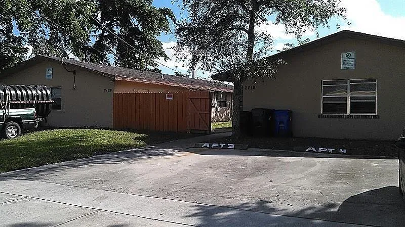 2 bed, 1.0 bath, 4950 sqft, $1,800 — Photo 4