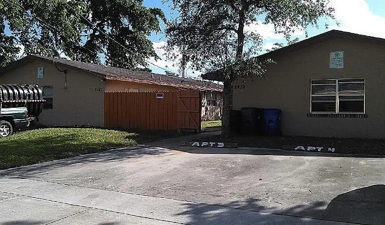 2400 NW 21st St #3 — Photo 2
