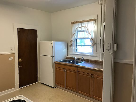 3rd image of 472 Hudson Avenue # Fl 1ST