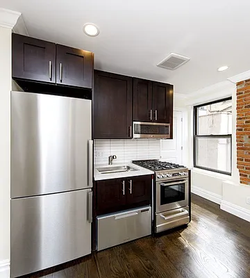 Rented by Avenues Real Estate | media 8