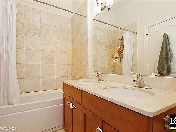 2nd image of 2519 W Congress Pkwy APT 1