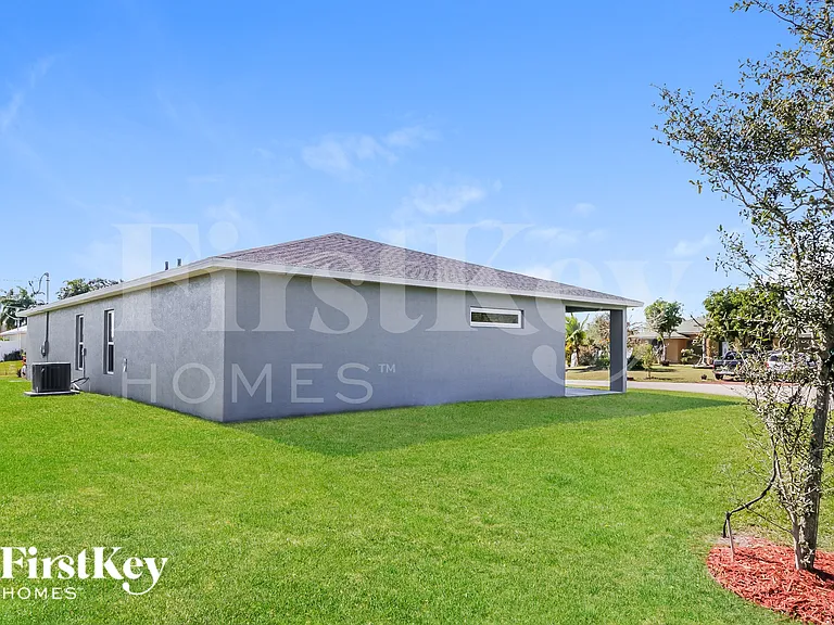 511 SW Nadell Ave — Photo 18