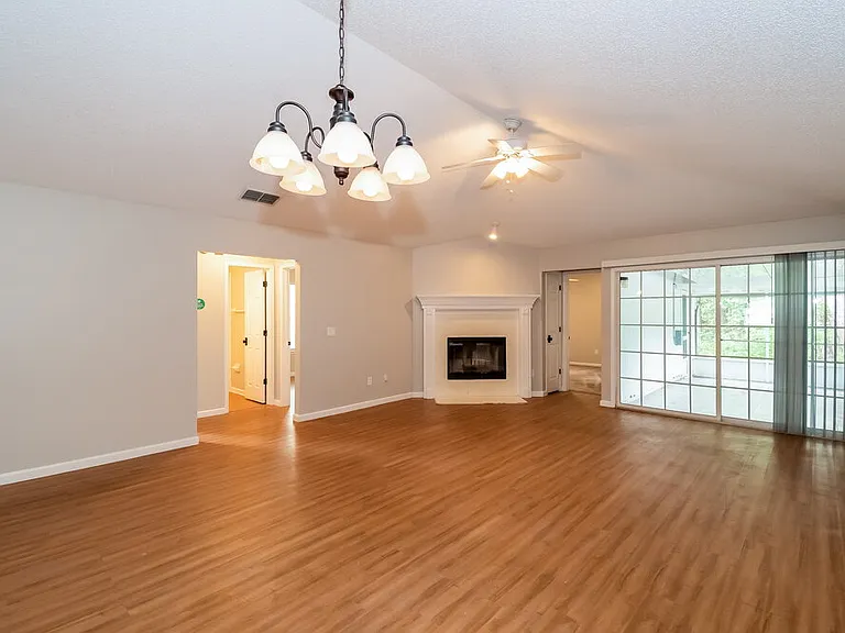 1826 Ashmore Green Dr — Photo 6