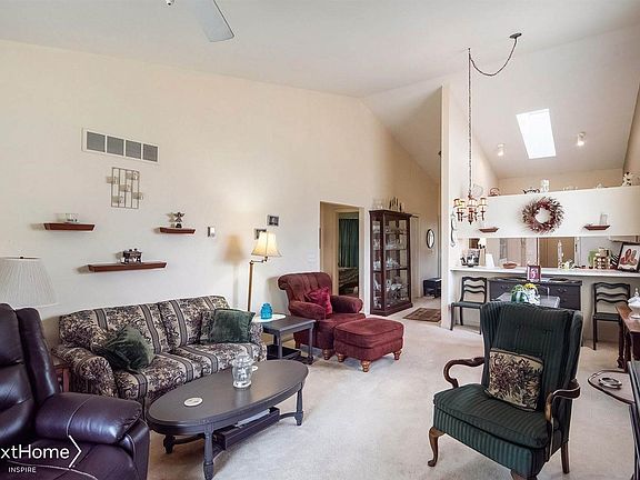 5th image of 521 Pagels Ct