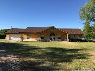 510 County Road 6751, Devine, TX 78016