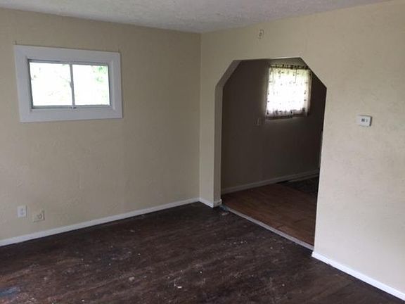 4th image of 2027 1st Ave