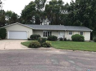 907 Prairie Park Dr, Beresford, SD 57004