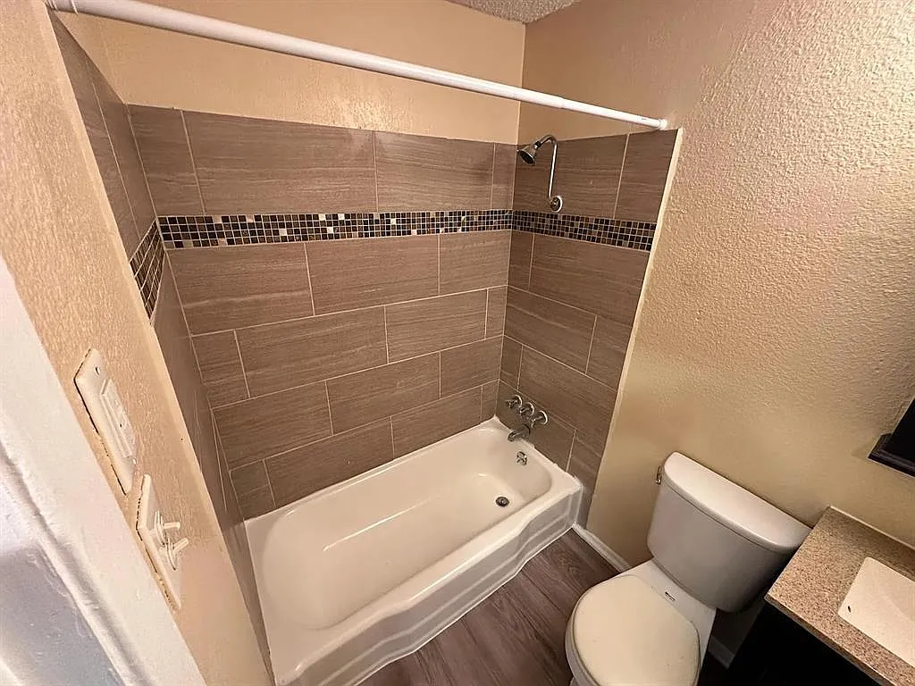 2 bed, 1.0 bath, 820 sqft, $1,100 — Photo 3