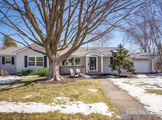 1340 Woodcliff Dr SE, East Grand Rapids, MI 49506