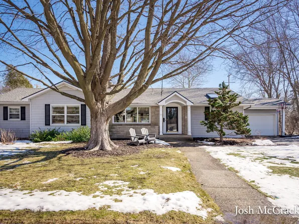 1340 Woodcliff Dr SE, East Grand Rapids, MI 49506