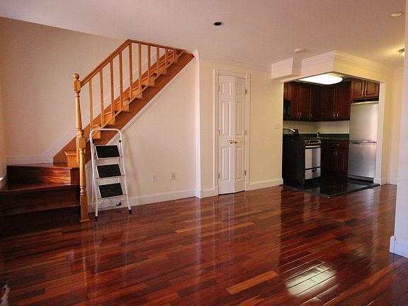 2nd image of 220 W 104th St Ph E