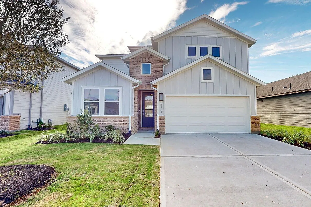 5 bed, 3.0 bath, 2809 sqft, $3,200 — Photo 1